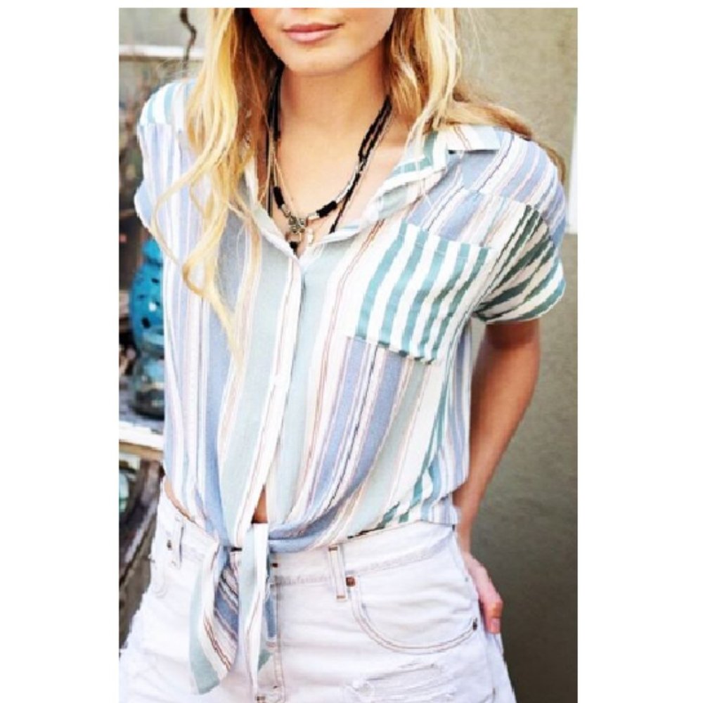 New COZY CASUAL Button Down Striped Cropped Top sz L